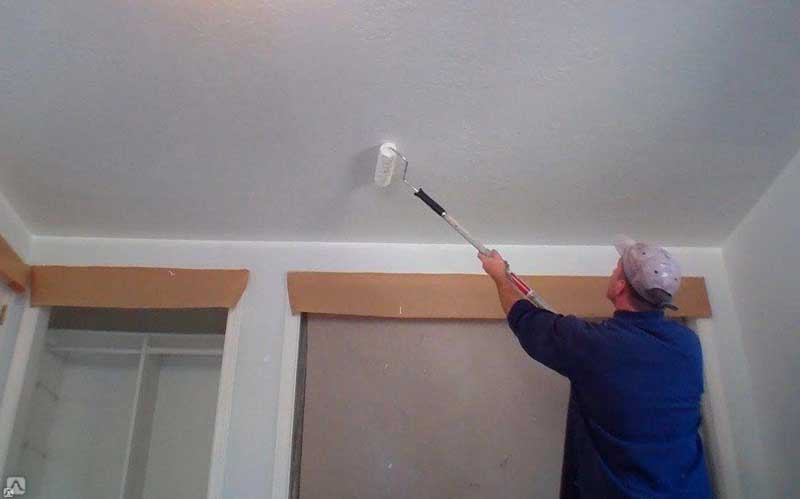 Как побелить потолок самому