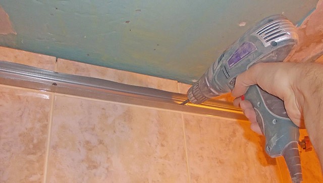 Как отделать потолок в хрущевке своими руками