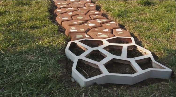 Формы для бетонной дорожки в саду