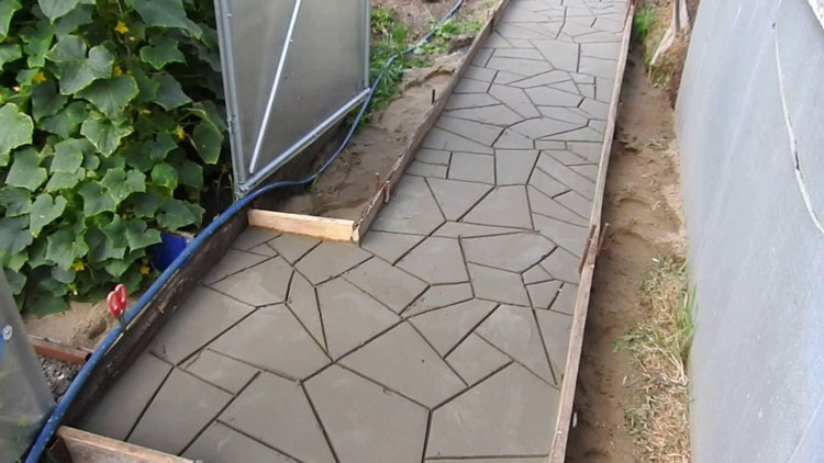 Как сделать садовую дорожку из бетона